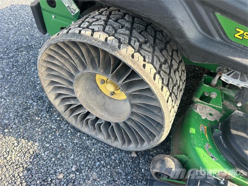 John Deere Z950M Zero-Turn Lawn Mower Самохідні газонокосарки