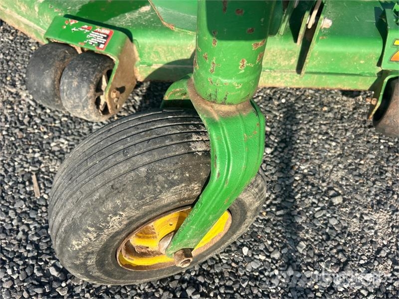 John Deere Z950M Zero-Turn Lawn Mower Самохідні газонокосарки