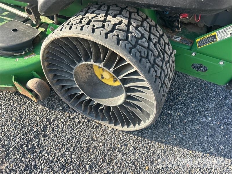 John Deere Z950M Zero-Turn Lawn Mower Самохідні газонокосарки