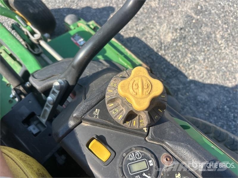 John Deere Z950M Zero-Turn Lawn Mower ركوب الحشائش