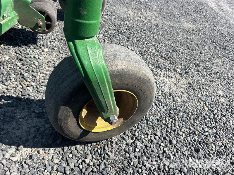 John Deere Z950M ZTrak M Series Zero-Turn Lawn Mower 탑승형 잔디깎기