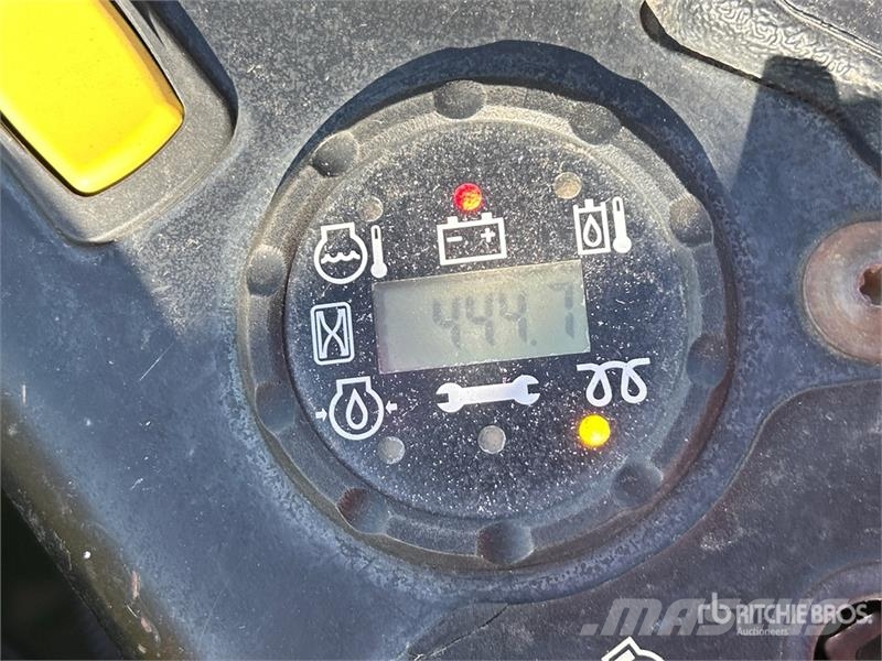 John Deere Z997R Ride-On Lawn Mower Самохідні газонокосарки