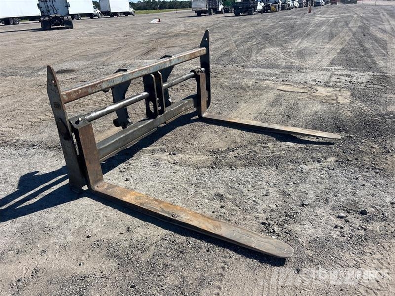 JRB 72 in Wheel Loader Forks Вили