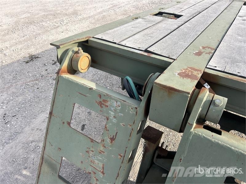 Kalyn 40 ft Tri/A Folding Neck Trailer Zemie treileri
