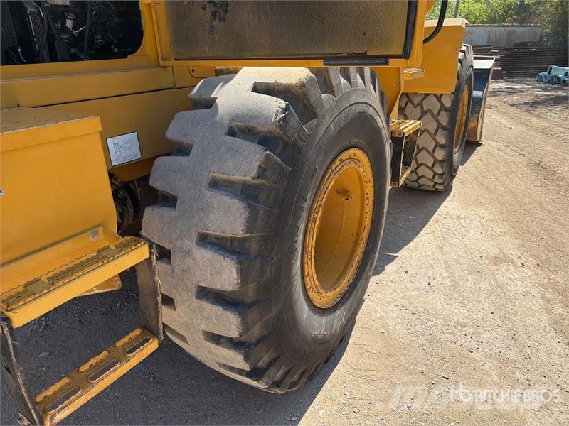 Kawasaki 65ZV Wheel Loader Pale gommate