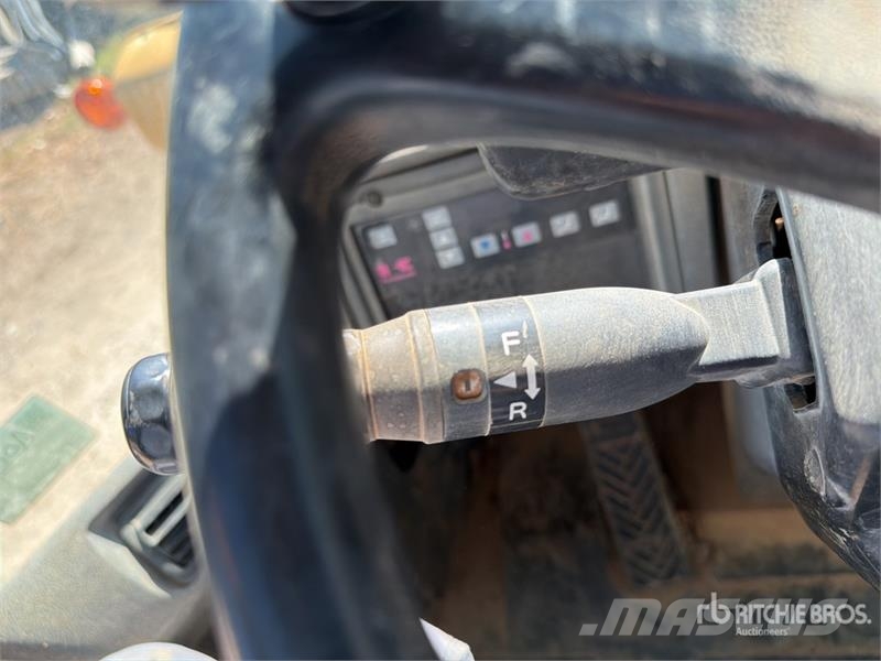 Kawasaki 65ZV Wheel Loader Pale gommate