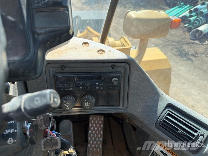 Kawasaki 65ZV Wheel Loader Pale gommate