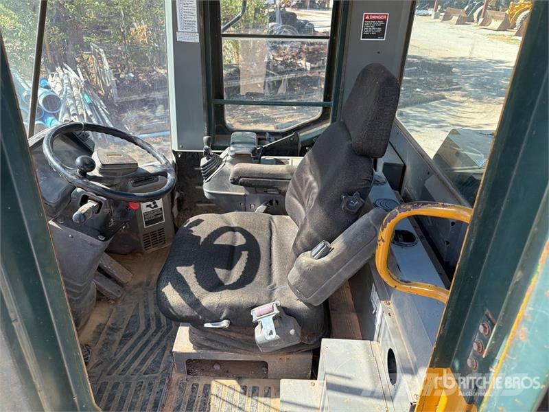 Kawasaki 65ZV Wheel Loader Pale gommate