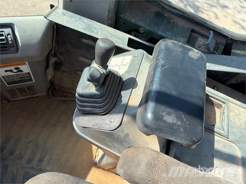 Kawasaki 65ZV Wheel Loader Pale gommate