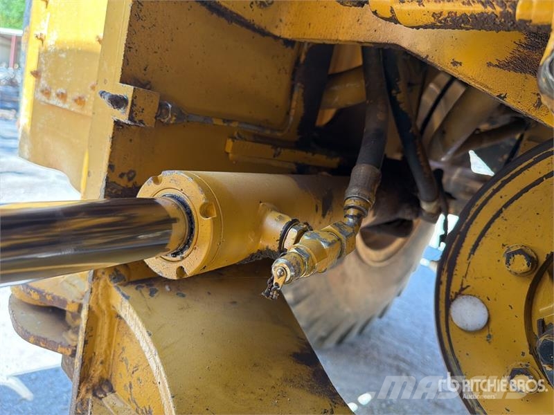 Kawasaki 65ZV Wheel Loader Pale gommate