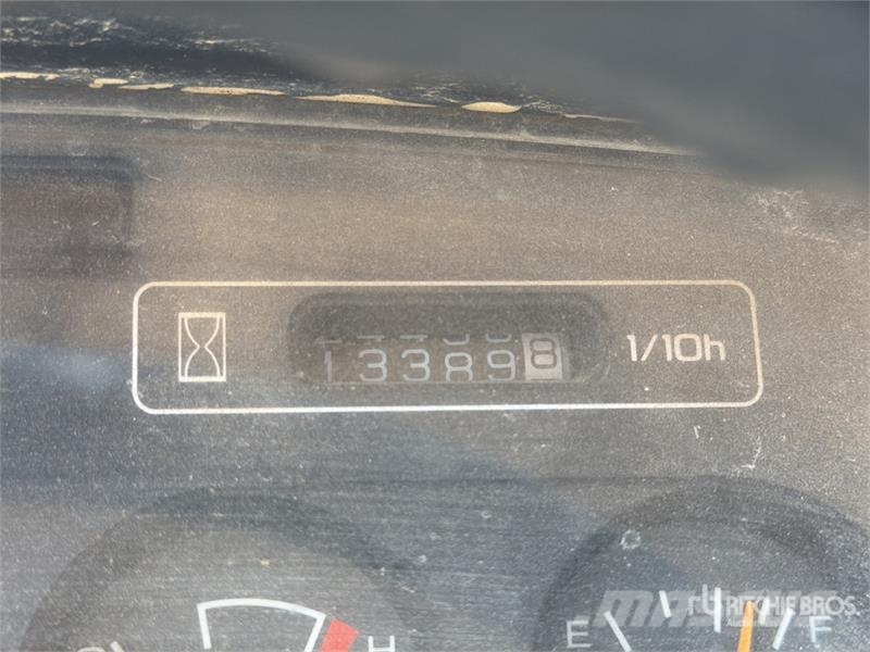 Kawasaki 65ZV Wheel Loader Pale gommate