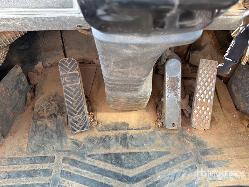 Kawasaki 65ZV Wheel Loader Pale gommate