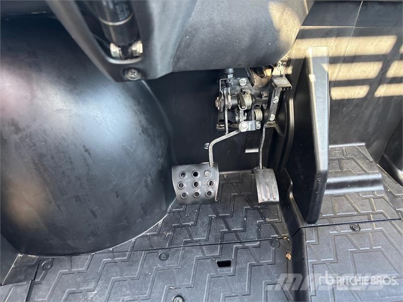 Kawasaki Pro-FXR820 4x4 Side By Side Автомобілі