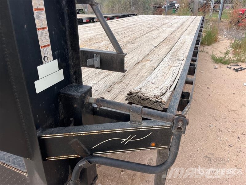 Kearney 24 ft T/A Gooseneck Flatbed Trailer (Inoperable) Platformas/izkraušana no sāniem