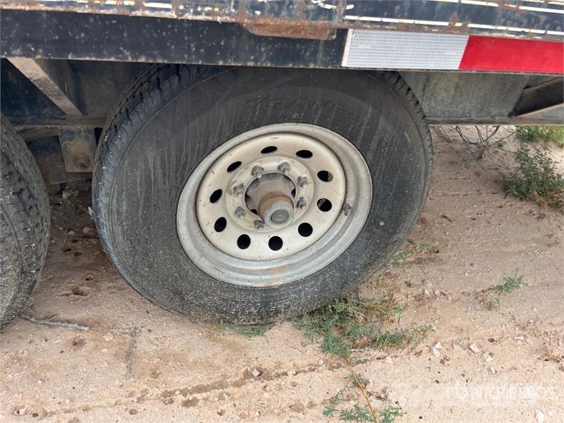 Kearney 24 ft T/A Gooseneck Flatbed Trailer (Inoperable) Platformas/izkraušana no sāniem