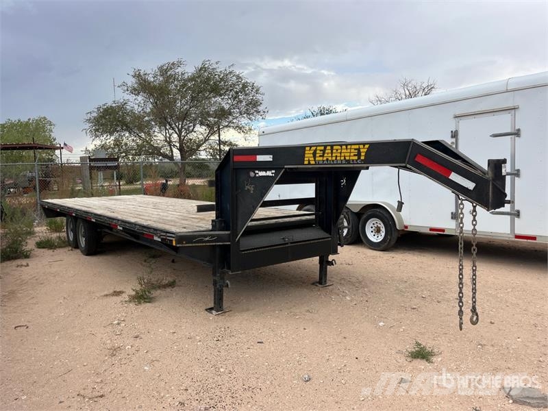 Kearney 24 ft T/A Gooseneck Flatbed Trailer (Inoperable) Platformas/izkraušana no sāniem