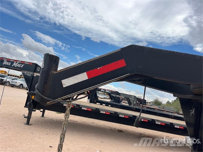 Kearney 24 ft T/A Gooseneck Flatbed Trailer (Inoperable) Platformas/izkraušana no sāniem