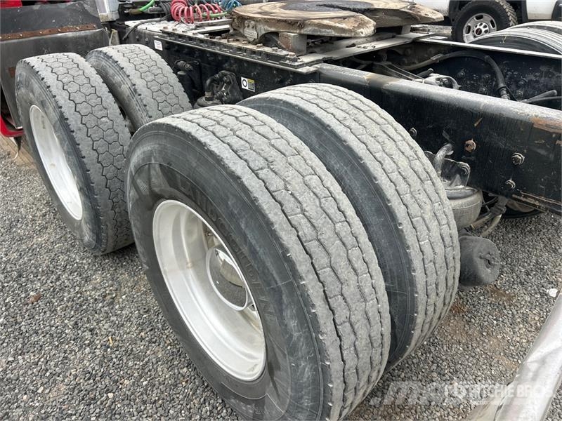 Kenworth 6x4 T/A Sleeper Truck Tractor Vilcēji