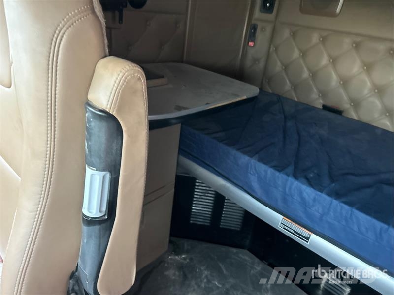 Kenworth 6x4 T/A Sleeper Truck Tractor Vilcēji