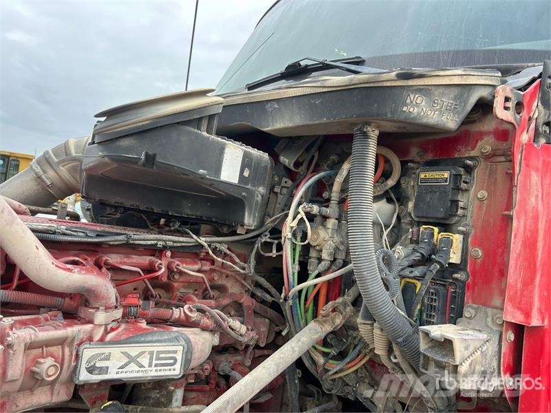 Kenworth 6x4 T/A Sleeper Truck Tractor Vilcēji