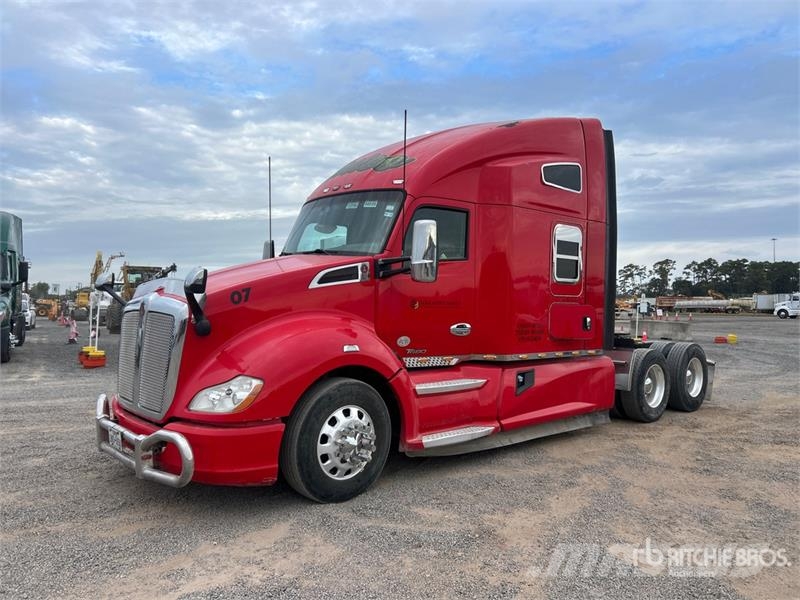 Kenworth 6x4 T/A Sleeper Truck Tractor Vilcēji