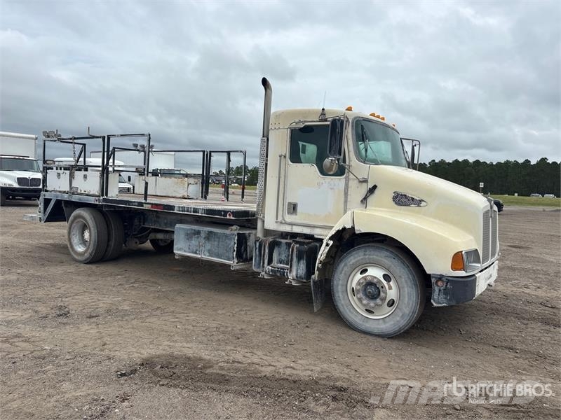 Kenworth T-300 4x2 Flatbed Truck Platformos/ Pakrovimas iš šono