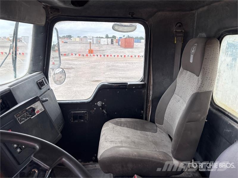 Kenworth T-300 4x2 Flatbed Truck Platformos/ Pakrovimas iš šono