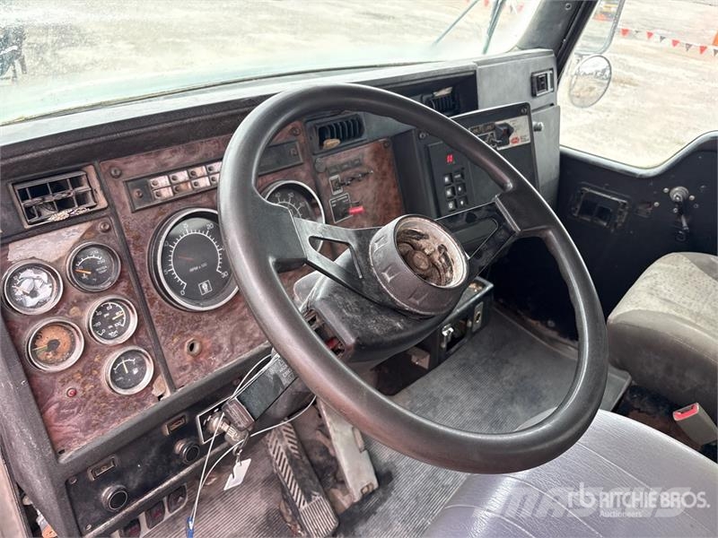 Kenworth T-300 4x2 Flatbed Truck Platformos/ Pakrovimas iš šono