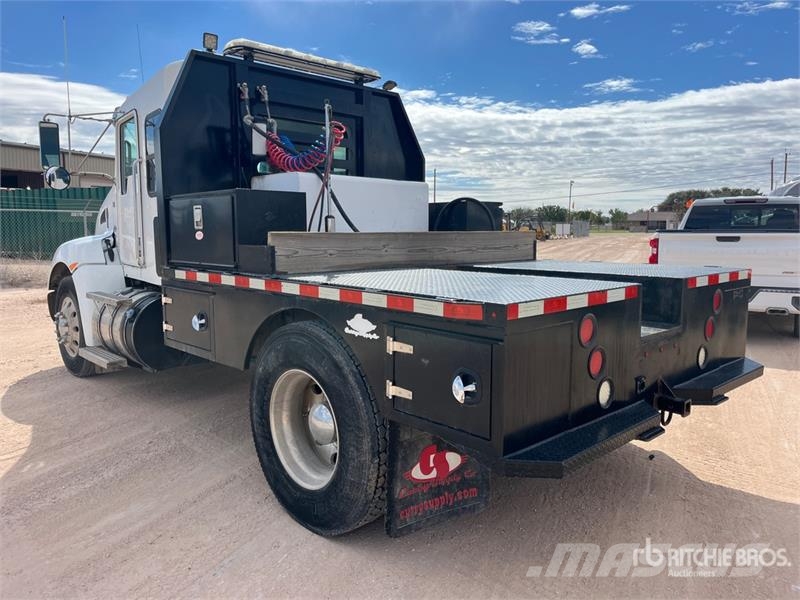 Kenworth T-370 4x2 Extended Cab Flatbed Truck Platformas/izkraušana no sāniem