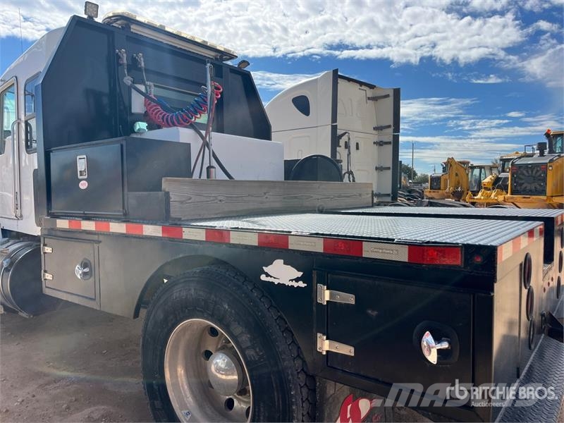 Kenworth T-370 4x2 Extended Cab Flatbed Truck Platformas/izkraušana no sāniem