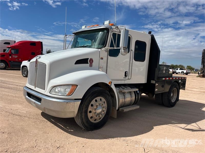Kenworth T-370 4x2 Extended Cab Flatbed Truck Platformas/izkraušana no sāniem