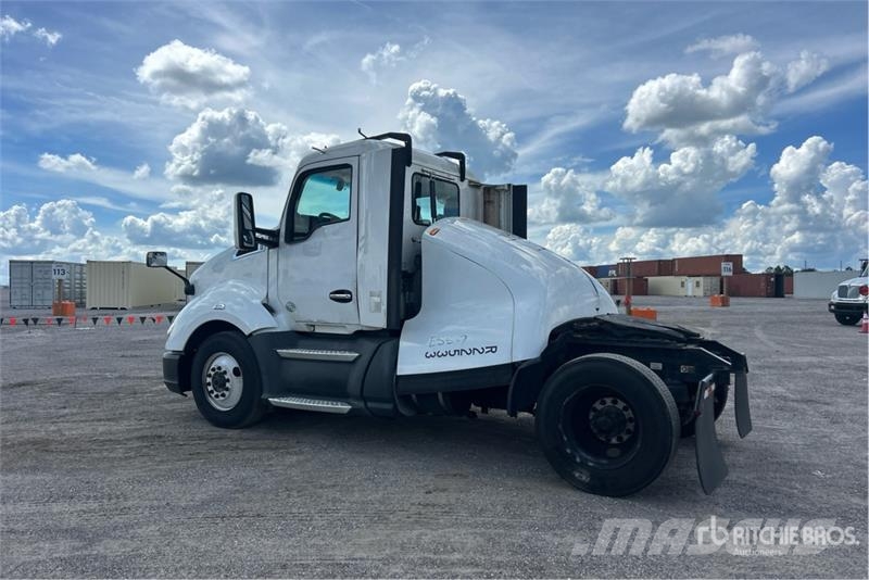 Kenworth T-680 4x2 S/A Day Cab Truck Tractor Sattelzugmaschinen