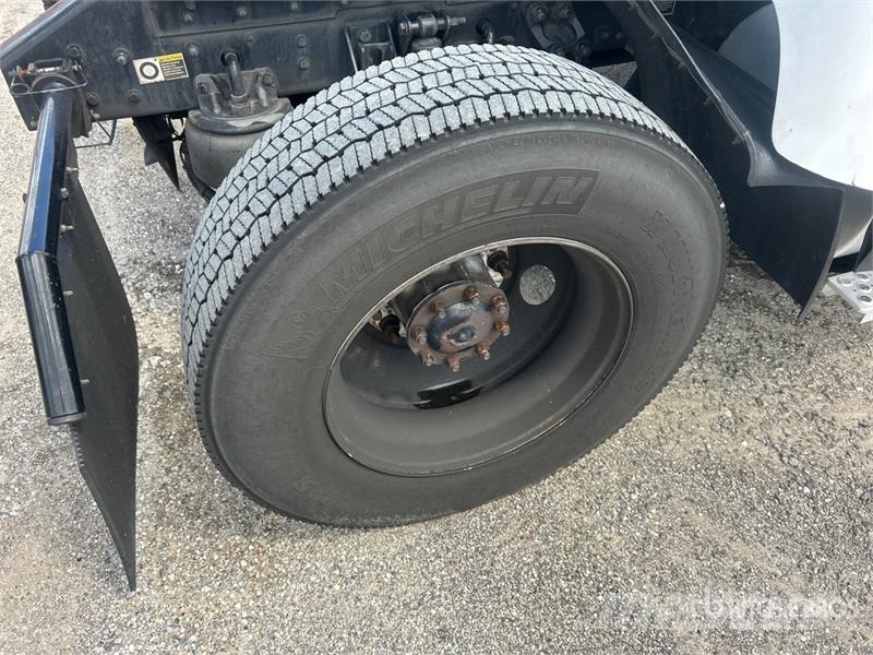 Kenworth T-680 4x2 S/A Day Cab Truck Tractor Sattelzugmaschinen
