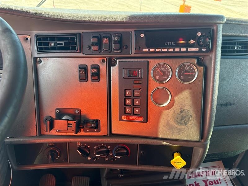 Kenworth T270 4x2 S/A Dump Truck Самоскиди