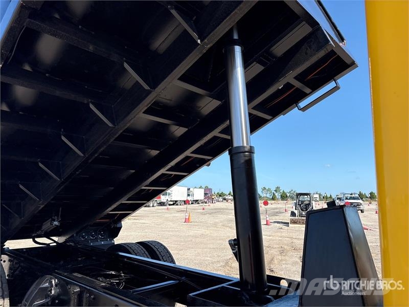 Kenworth T270 4x2 S/A Dump Truck Самоскиди