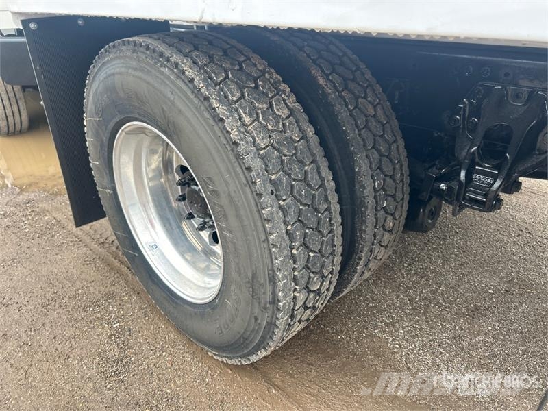 Kenworth T300 Поливальні машини