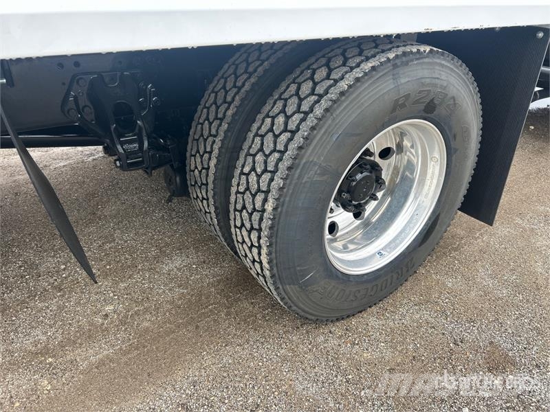 Kenworth T300 Поливальні машини