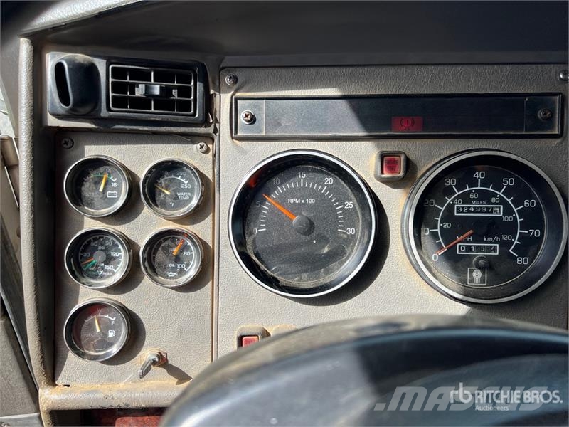 Kenworth T300 運油車