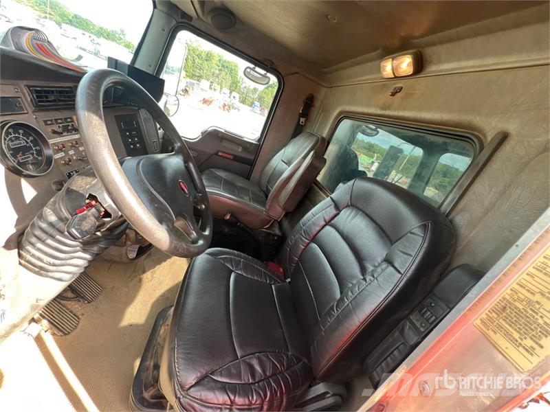 Kenworth T300 運油車