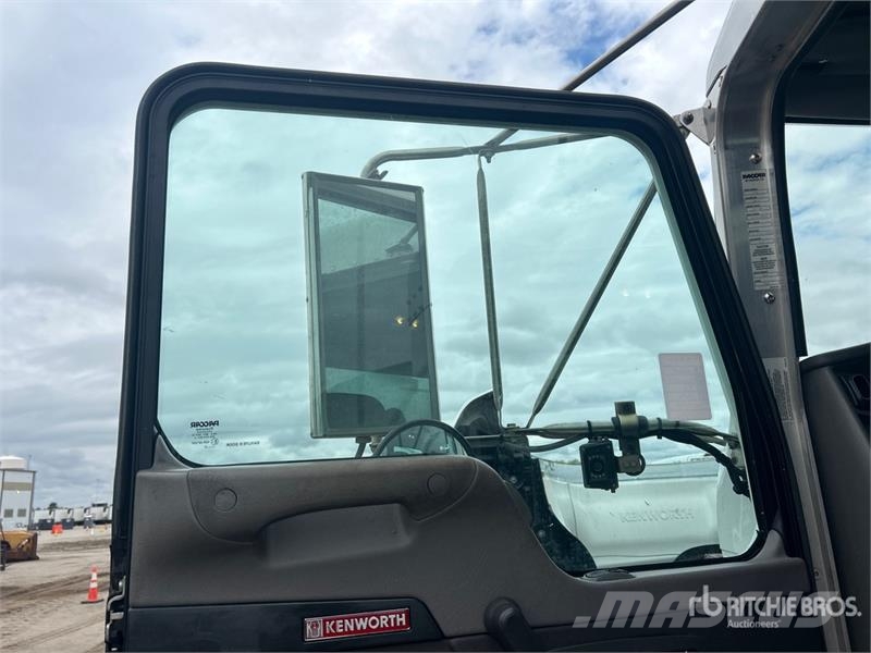Kenworth T300 Поливальні машини