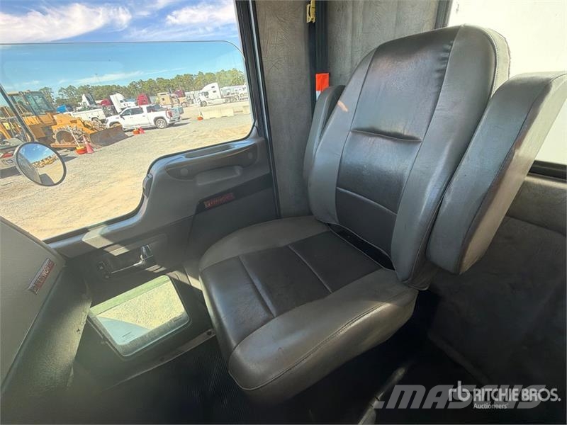 Kenworth T300 Ūdens mašīnas