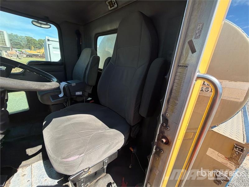 Kenworth T300 4x2 Fuel Truck 탱커 트럭
