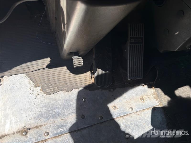 Kenworth T300 4x2 Fuel Truck 탱커 트럭