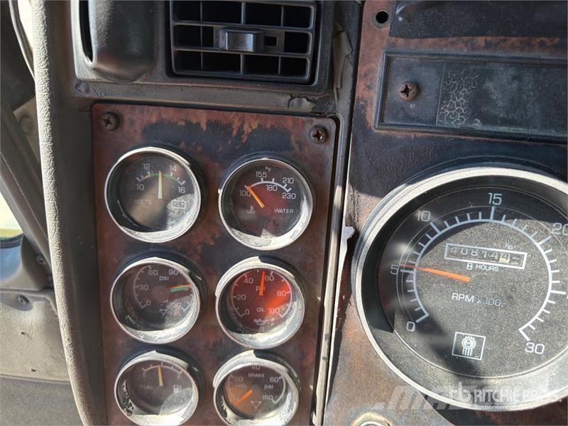 Kenworth T300 4x2 Fuel Truck 탱커 트럭