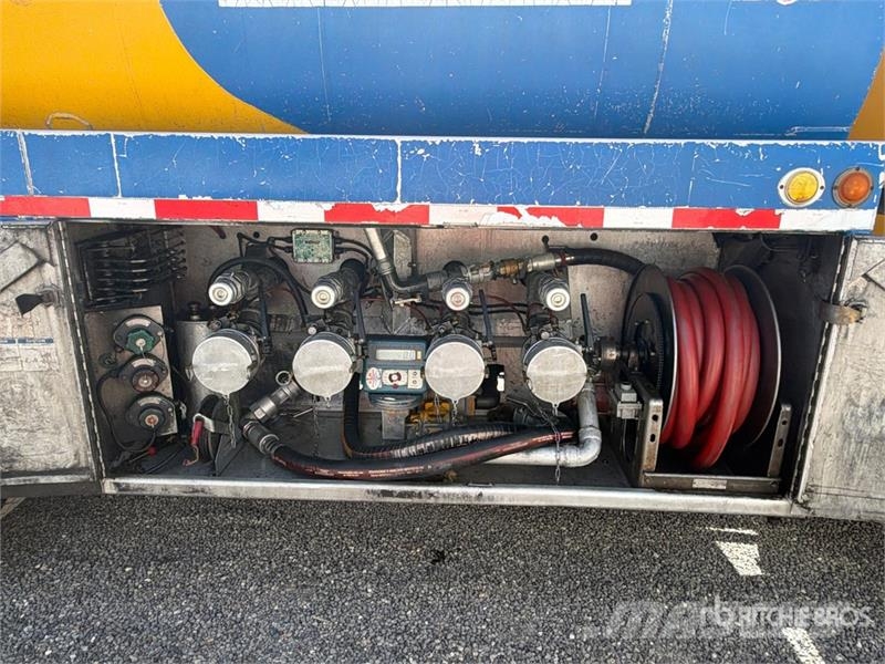 Kenworth T300 4x2 Fuel Truck 탱커 트럭