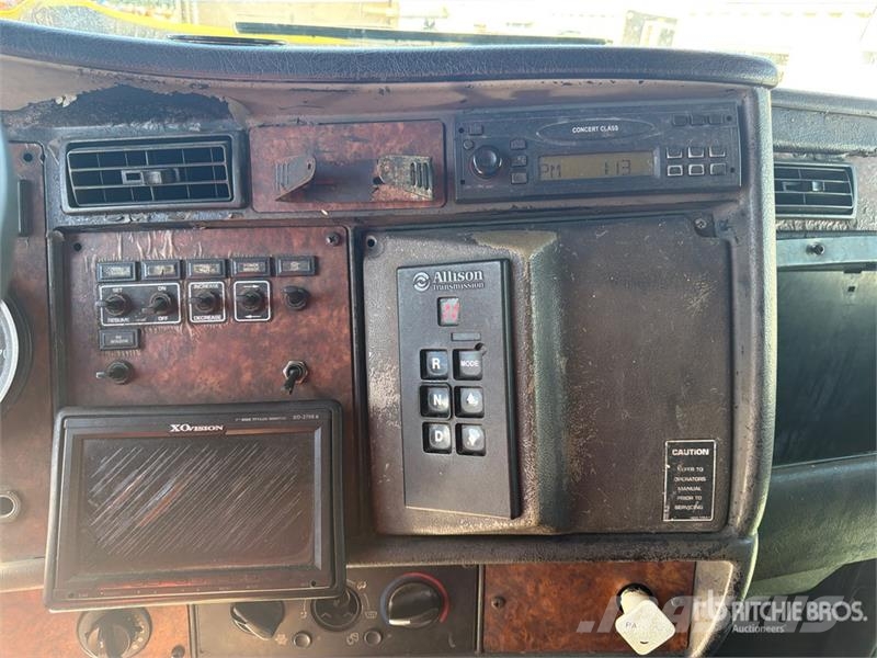 Kenworth T300 4x2 Fuel Truck 탱커 트럭