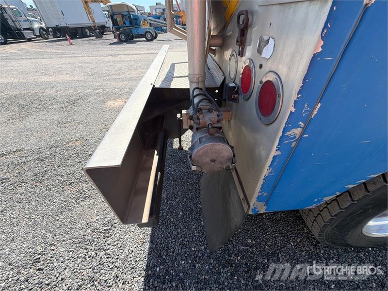 Kenworth T300 4x2 Fuel Truck 탱커 트럭