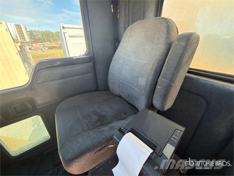 Kenworth T300 4x2 Fuel Truck 탱커 트럭
