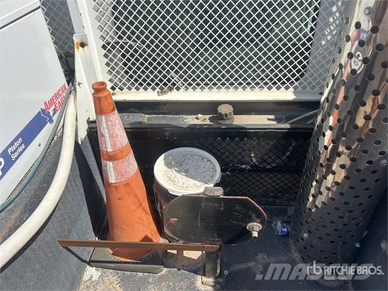 Kenworth T300 4x2 Service Truck Vehículos - Taller