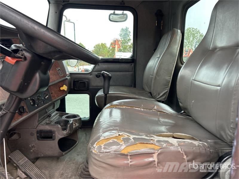 Kenworth T300 4x2 Vacuum Excavator Truck Kombinētās vakumsūkņa mašīnas